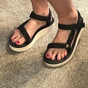 Teva Platform black with cream size 10
